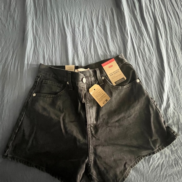 Levi's Women's High Waisted Mom Shorts - Picture 6 of 8